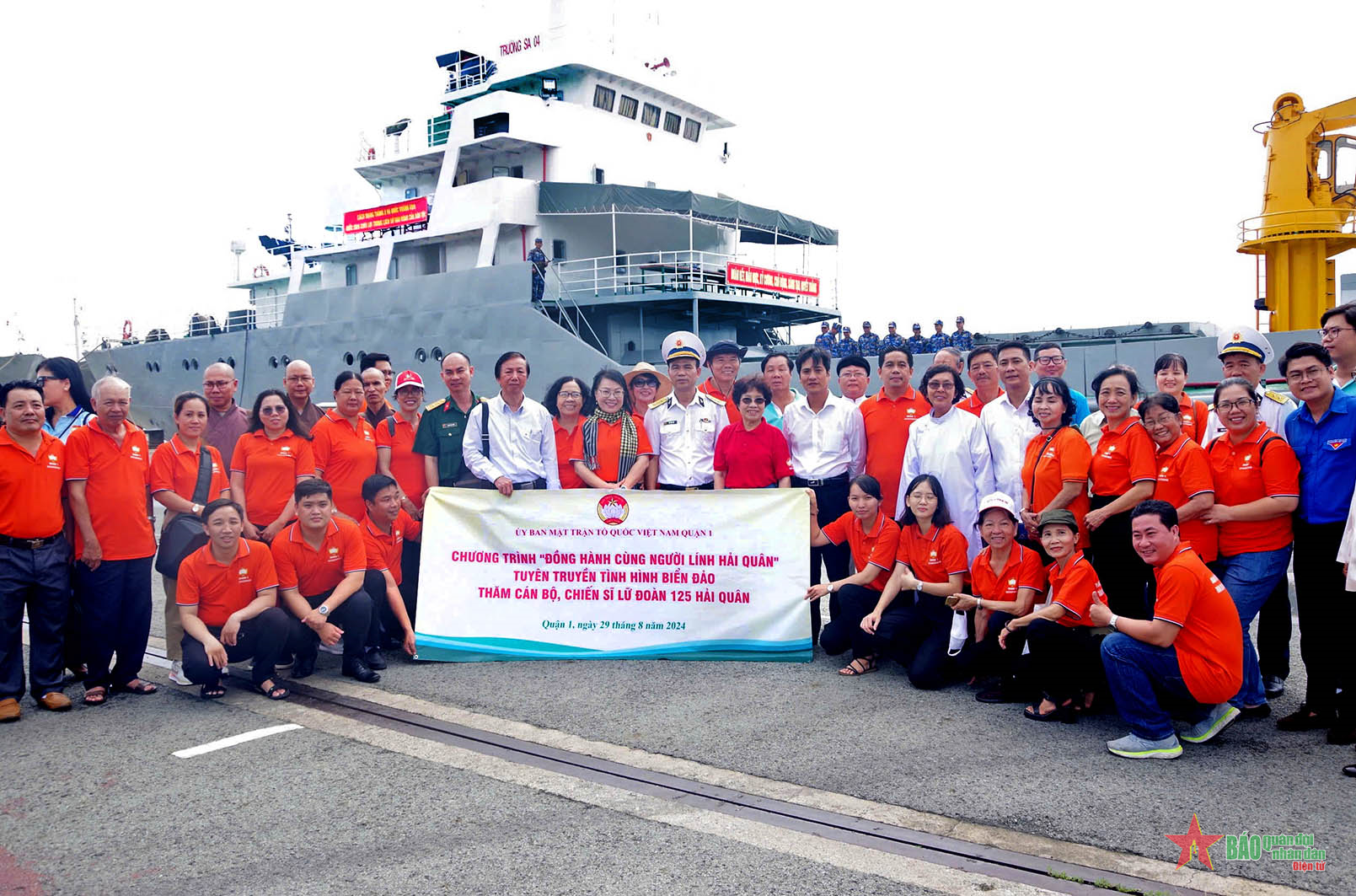 Phối hợp thực hiện chương trình “Đồng hành cùng người lính Hải quân”